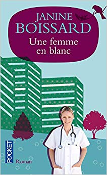 Une femme en blanc